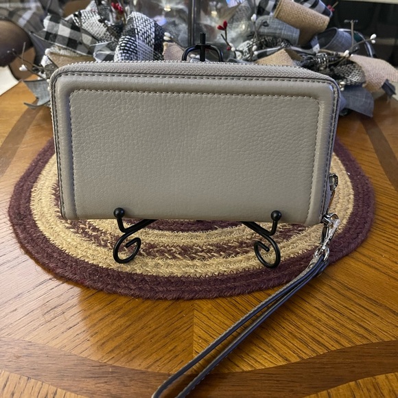 Michael Kors Fulton Phone Case/Wristlet 
Pebbled Leather - Picture 2 of 5